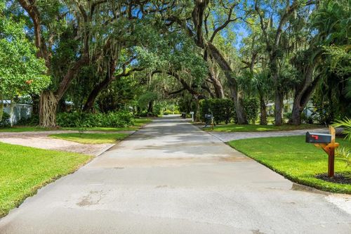 2706 10th Ave, Vero Beach, FL, 32960-5056 | Card Image