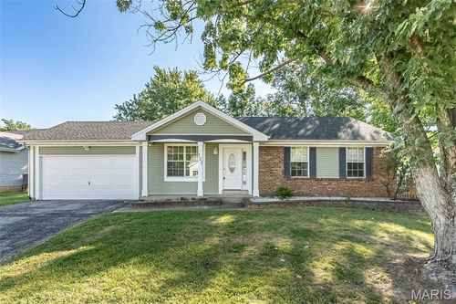 121 Oak Valley Dr, Saint Peters, MO, 63376-1850 | Card Image