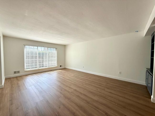 APT-5 - 150 E Long Lake Rd, Condo with 2 bedrooms, 2 bathrooms and null parking in Bloomfield Hills MI | Image 8