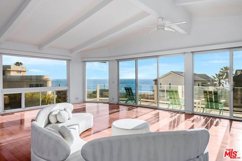 7334 Vista Del Mar Ln, Playa del Rey, CA, 90293-7638 | Card Image