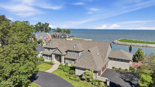 2078 Driftwood Ln, Oregon, OH, 43616-4470 | Card Image