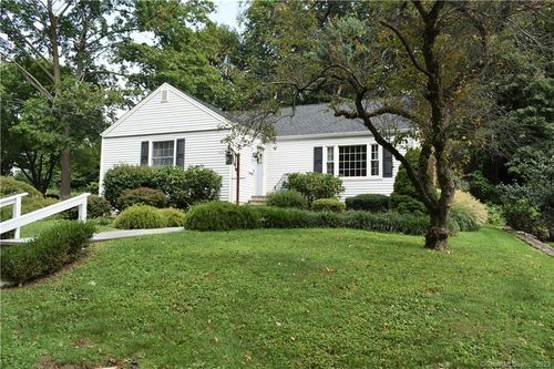 70 Benedict Ave, Fairfield, CT, 06825-1705 | Card Image