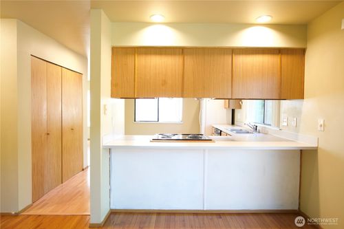 6142 115th Pl Se, Bellevue, WA, 98006-6332 | Card Image