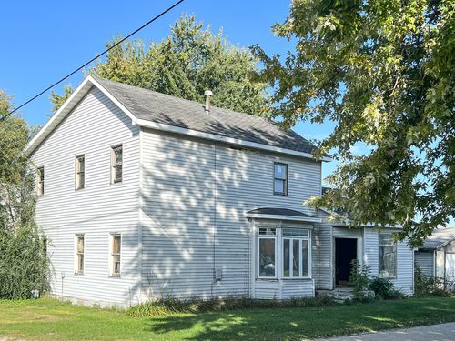 123 W North Street, Creston, IL, 60113 | Card Image