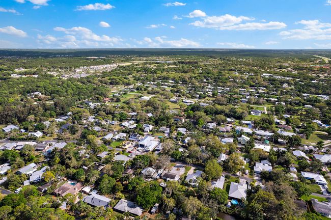 556 Sw Rustic Cir, House other with 3 bedrooms, 2 bathrooms and null parking in Stuart FL | Image 83