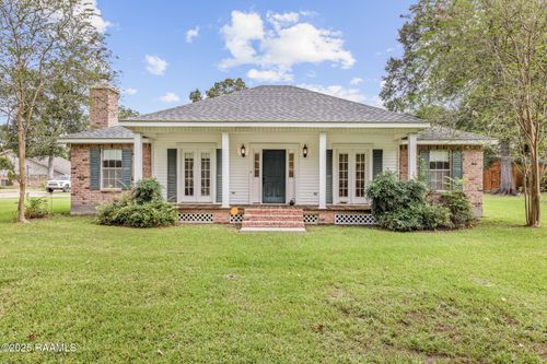 311 Live Oak Ln, New Iberia, LA, 70563-1747 | Card Image