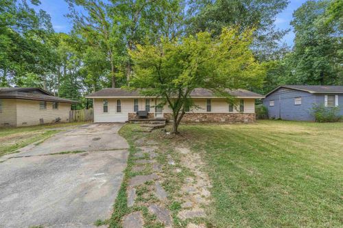 909 Stirrup Pl, Jacksonville, AR, 72076-6220 | Card Image