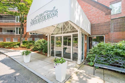 106-300 River Rd, Manchester, NH, 03104-2401 | Card Image