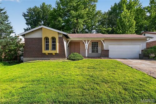 5129 Longhorn Trl, Florissant, MO, 63033-7706 | Card Image