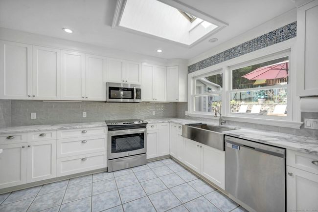 10 Old Kings Hwy, House other with 6 bedrooms, 4 bathrooms and 4 parking in Norwalk CT | Image 8