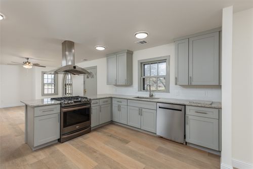 833 W Live Oak St, Jacksboro, TX, 76458-1662 | Card Image