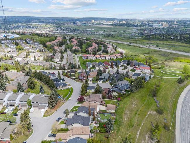 76 Coach Gate Way Sw, House other with 3 bedrooms, 2 bathrooms and 4 parking in Calgary AB | Image 45