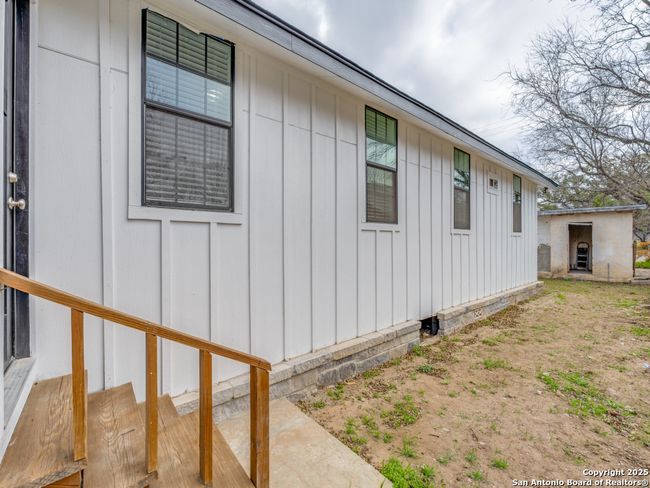 105 Galbreath Ave, House other with 3 bedrooms, 1 bathrooms and null parking in Devine TX | Image 12
