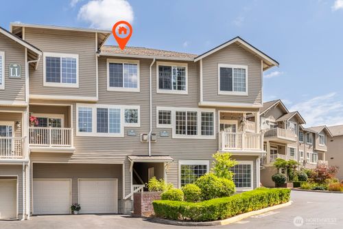 18636 Ne 55th Way, Redmond, WA, 98052-6130 | Card Image