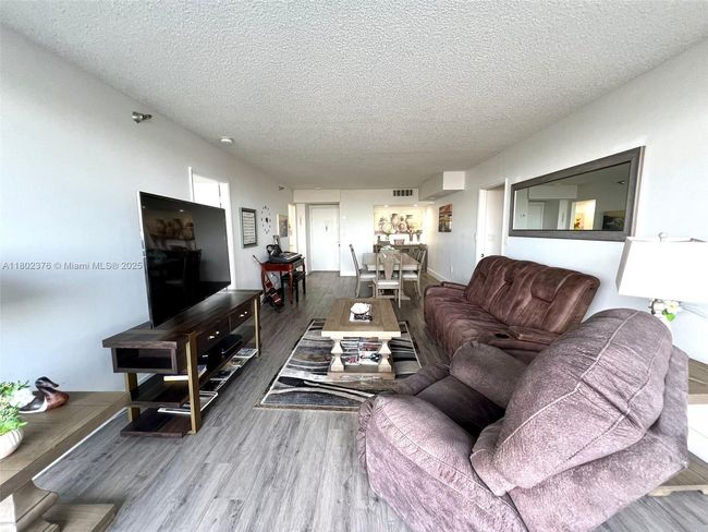 APT-1932 - 20505 E Country Club Dr, Condo with 2 bedrooms, 2 bathrooms and null parking in Aventura FL | Image 5