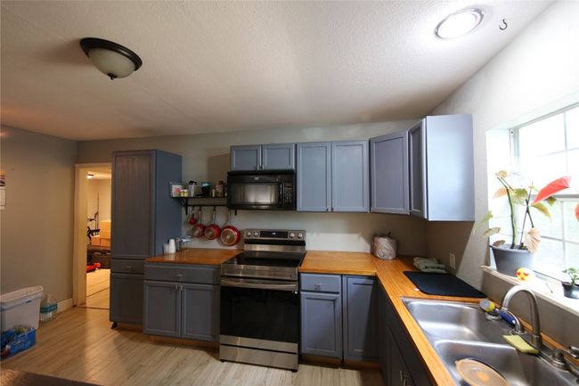 10801 W Lakeview Dr, House other with 2 bedrooms, 1 bathrooms and 2 parking in Jonestown TX | Image 5