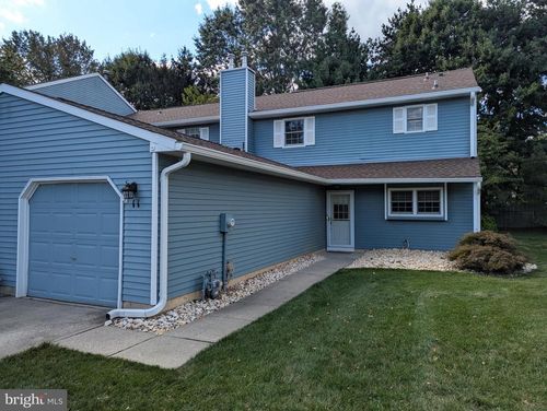 11 Fairfax Ct, BORDENTOWN, NJ, 08505-3132 | Card Image