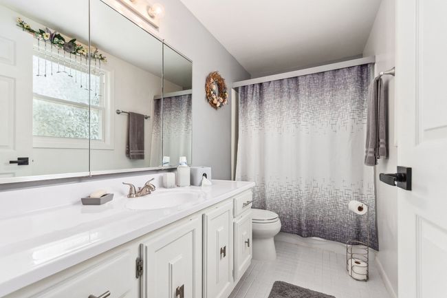 230 Ridgefield Ln, House other with 3 bedrooms, 3 bathrooms and 2 parking in Naperville IL | Image 15