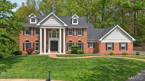 17601 Burnham Ct, Chesterfield, MO, 63005-4220 | Card Image