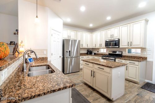 7511 E Osage Ave, Mesa, AZ, 85212-9767 | Card Image