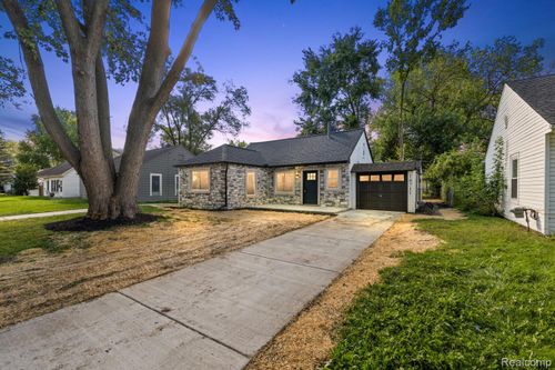 10711 Troy St, Oak Park, MI, 48237-3940 | Card Image