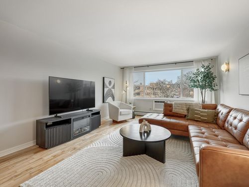 apt-402-2700 W 44th St, Minneapolis, MN, 55410-1939 | Card Image