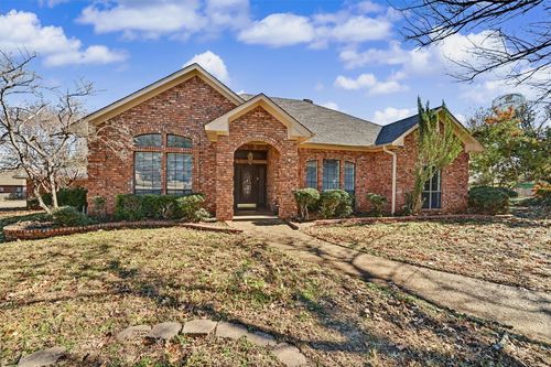 304 Trollinger St, Whitesboro, TX, 76273-1733 | Card Image