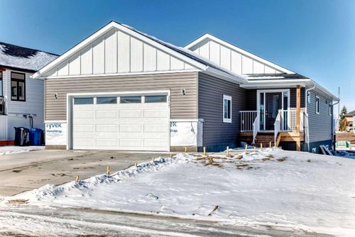 2017 30 Ave, Nanton, AB, T0L1R0 | Card Image