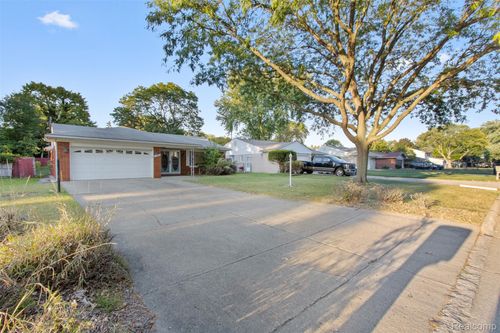 24840 Thorndyke St, Southfield, MI, 48033-7033 | Card Image