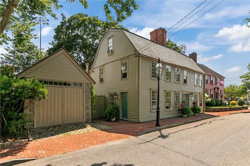 22 Bridge St, Newport, RI, 02840-2504 | Card Image
