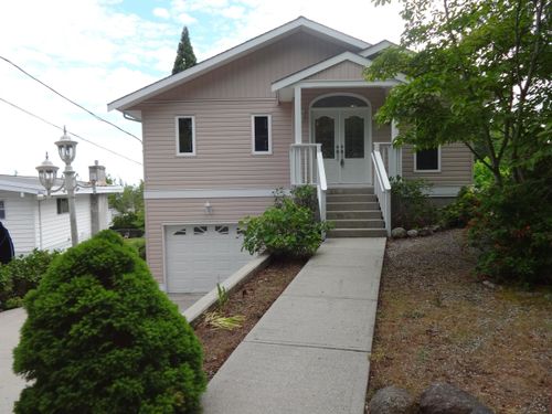 6217 Norwest Bay Rd, Sechelt, BC, V7Z0M2 | Card Image