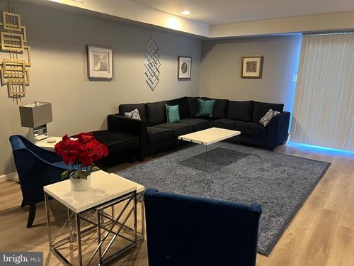 16 Township Line Rd, ELKINS PARK, PA, 19027-2261 | Card Image