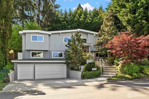 909 110th Ave Se, Bellevue, WA, 98004-6812 | Card Image