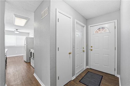 16517 Indian Creek Pkwy, Olathe, KS, 66062-1369 | Card Image