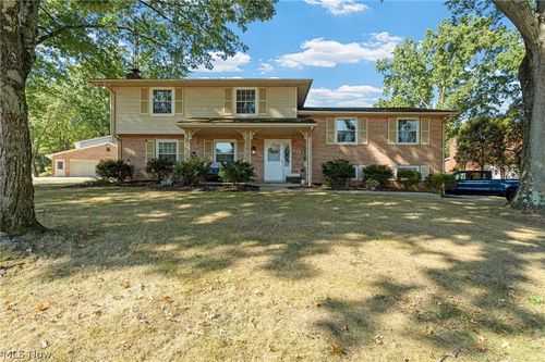 4277 Skycrest Dr Nw, Canton, OH, 44718-2149 | Card Image