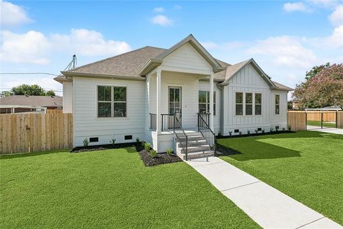 2204 Congressman Hebert Dr, Chalmette, LA, 70043-4412 | Card Image