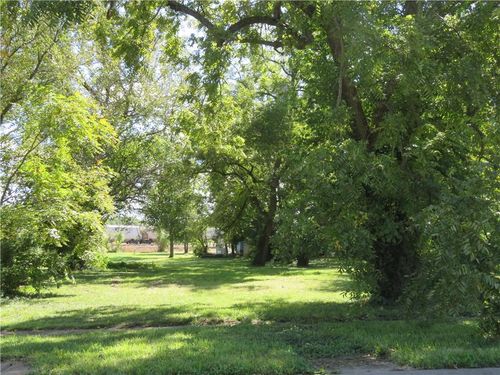 805 Chestnut St, Osawatomie, KS, 66064-1510 | Card Image