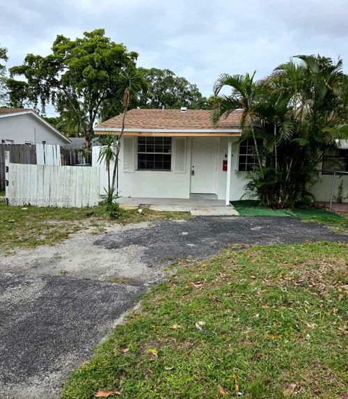 411 Ne 57th Ct, Oakland Park, FL, 33334-1742 | Card Image