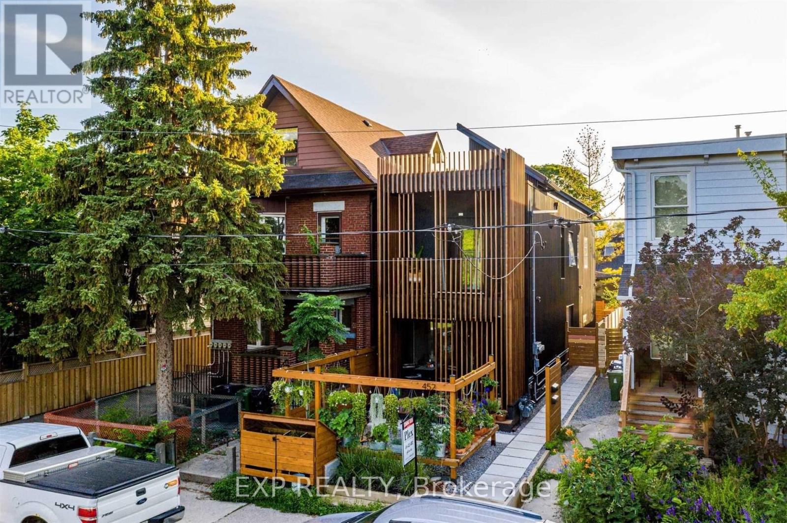 Residential Income in Toronto (Palmerston-Little Italy) 3