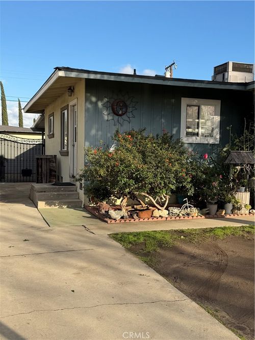 451 N Oakdale Ave, Rialto, CA, 92376-5137 | Card Image