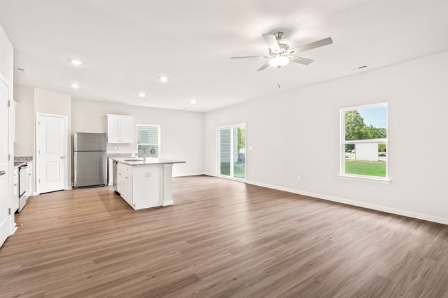 2040 Lala Loop, House other with 4 bedrooms, 3 bathrooms and 2 parking in White Bluff TN | Image 4