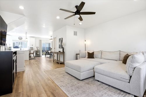 10 W Beebe Ln, Murray, UT, 84107-4834 | Card Image