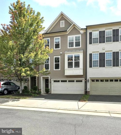 9053 Connor House Rd, MANASSAS, VA, 20111-7072 | Card Image
