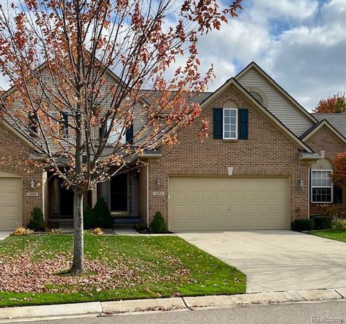 1395 Waverly Dr, White Lake, MI, 48386-4550 | Card Image