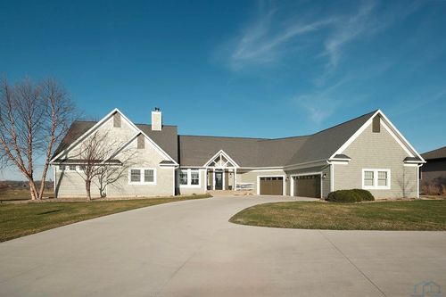 402 Martin Dr Ne, Orange City, IA, 51041-1169 | Card Image