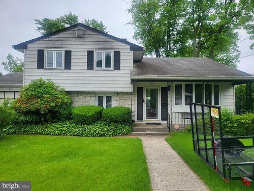 8 Lancaster Dr, BURLINGTON, NJ, 08016-2910 | Card Image