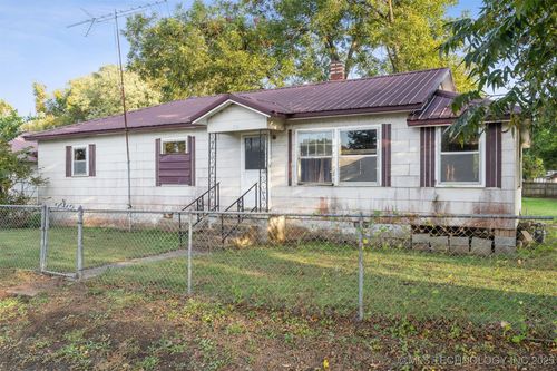 209 W Mccorkle St, Webbers Falls, OK, 74470 | Card Image