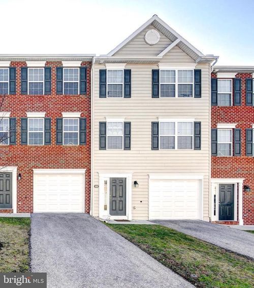 39 Mustang Dr, HANOVER, PA, 17331-3494 | Card Image