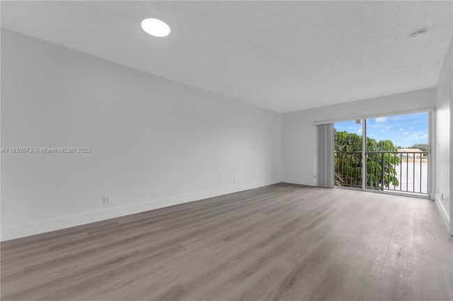 APT-208 - 8560 N Sherman Cir, Condo with 2 bedrooms, 2 bathrooms and null parking in Miramar FL | Image 4