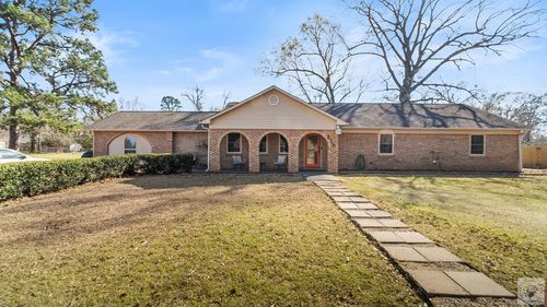 816 Wake Ave, Wake Village, TX, 75501-6104 | Card Image